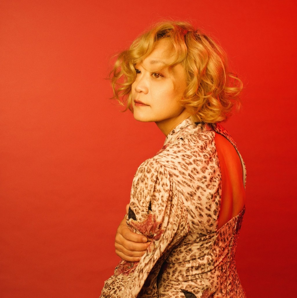 【NEWS】靜物Lisa Djaati[怪物的自己] MV上演與巨大怪物交纏