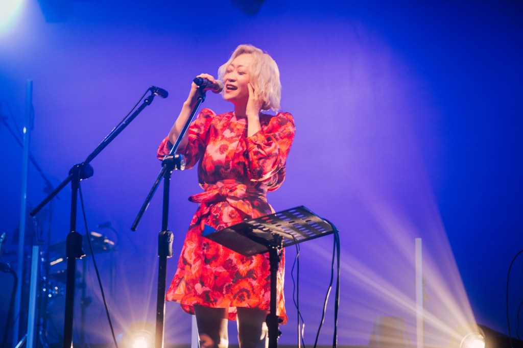 因為家庭成長環境關係,Lisa笑稱自己像怪物