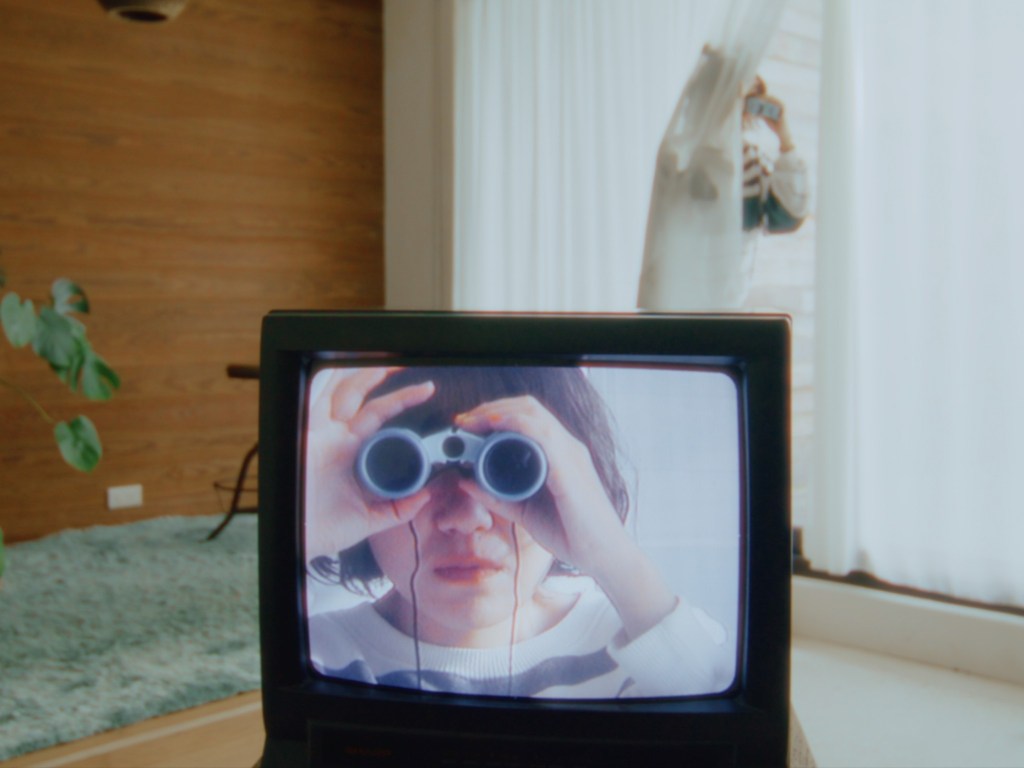 新歌MV營造出90年代視覺色彩