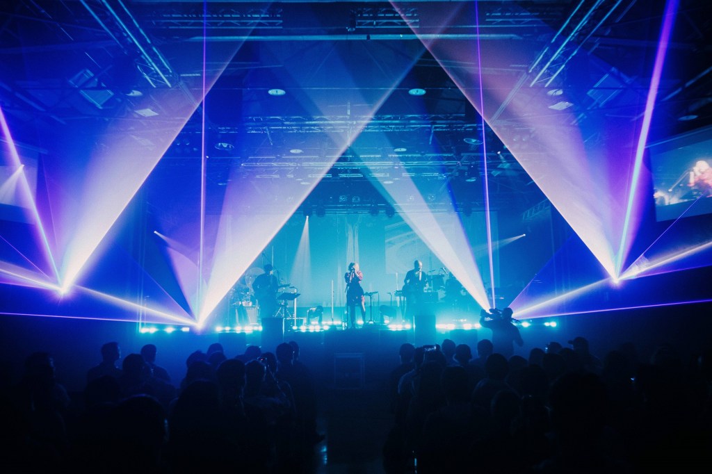 Lisa 25日舉辦出道20年首次個人演唱會,順利落幕