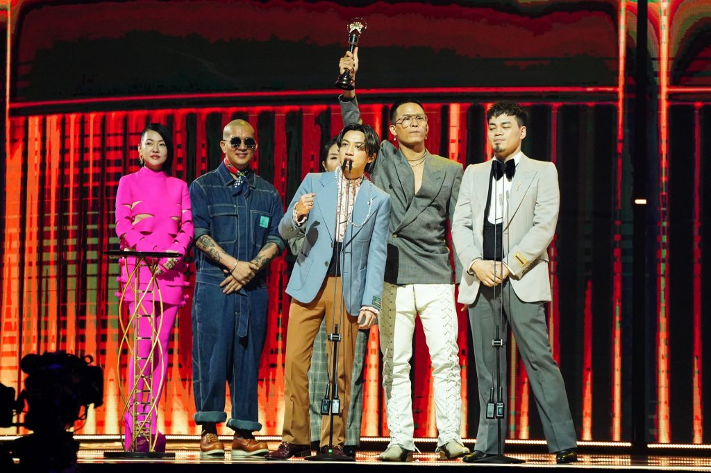 《年度歌曲獎》愛情你比我想的閣較偉大
