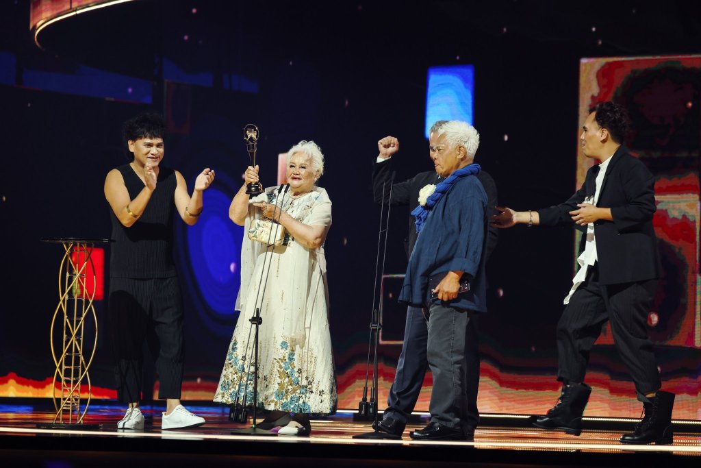 《 最佳原住民語歌手獎 》簡燕春
