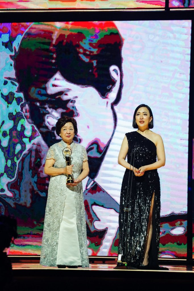 《特別貢獻獎》邱晨（代領）
