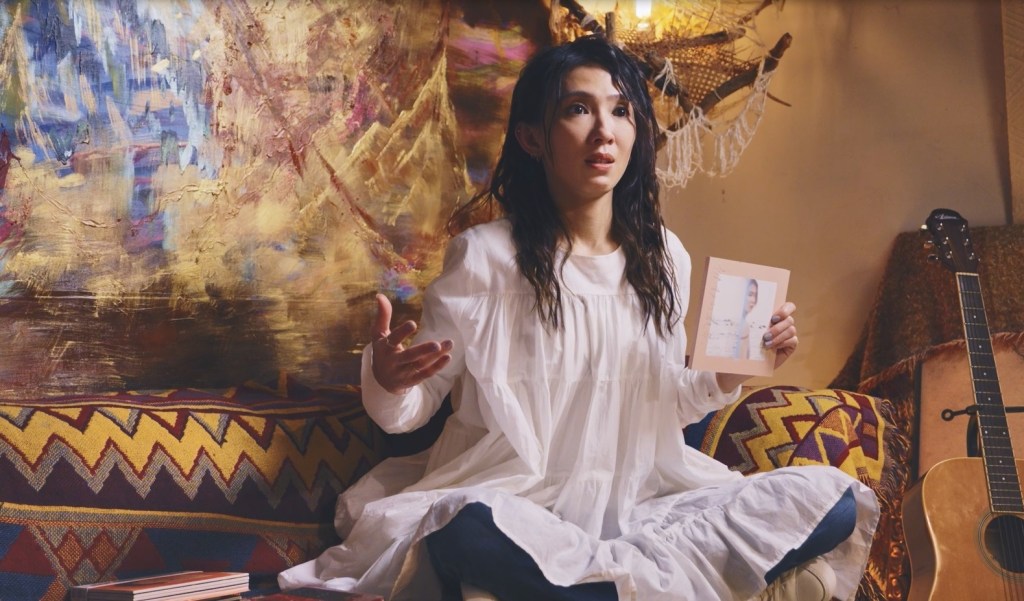 因為被哥哥挑釁而參加比賽,戴佩妮自認踏入歌壇過程很戲劇化