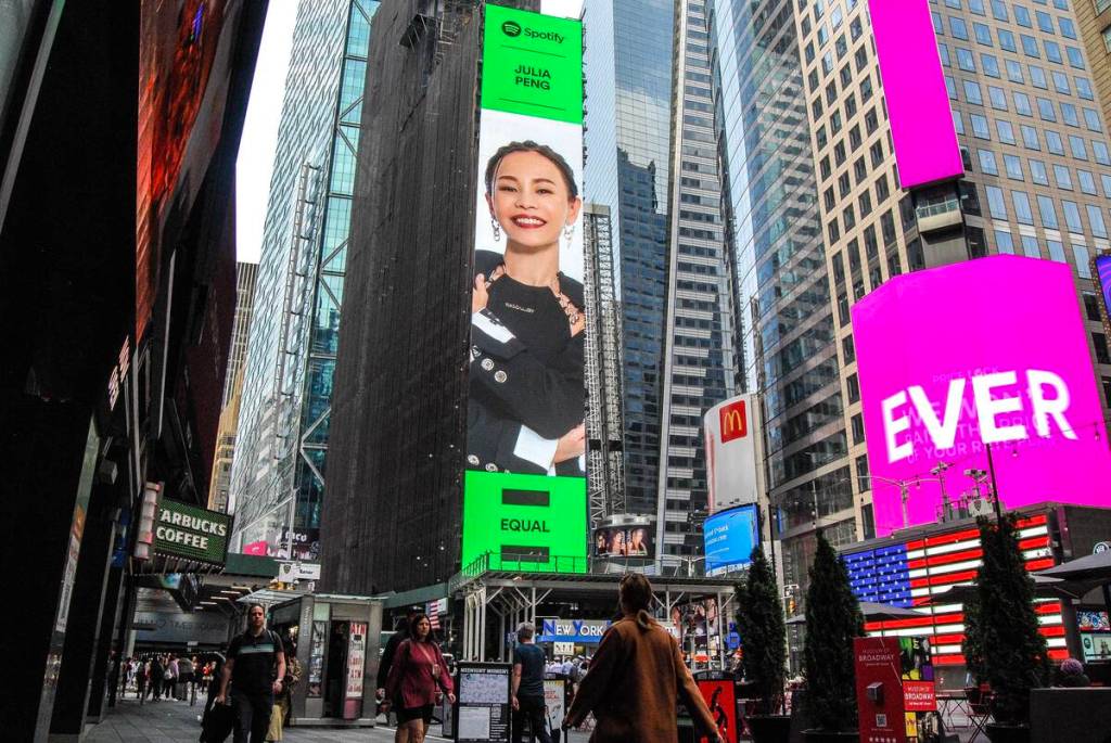 【Sony】彭佳慧跨足客語音樂獲金曲3大獎提名 近日再登紐約時代廣場LED大螢幕