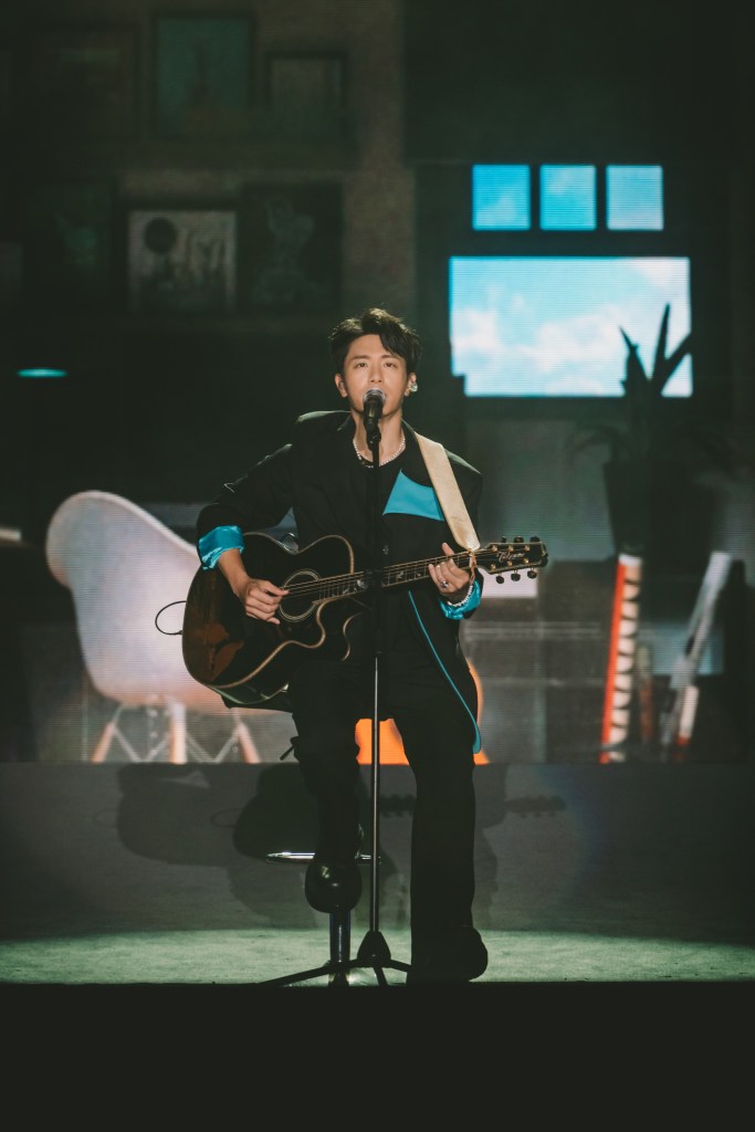 以四套全新造型帥氣亮相 升格人夫身份 音樂再進化 以全新姿態連唱25首經典歌曲+新歌