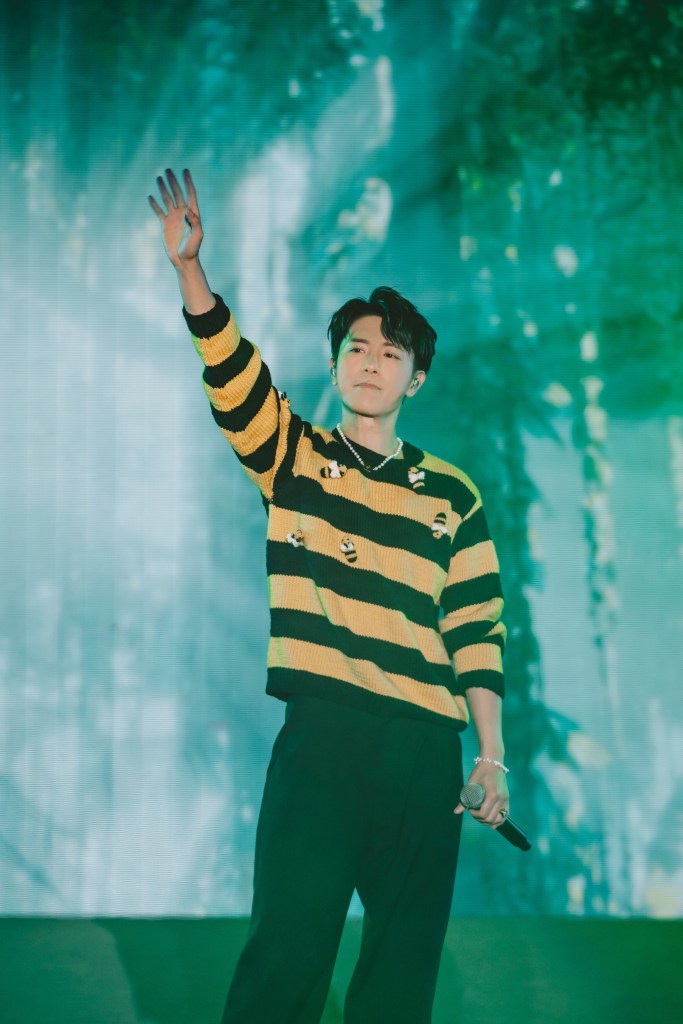 以四套全新造型帥氣亮相 升格人夫身份 音樂再進化 以全新姿態連唱25首經典歌曲+新歌