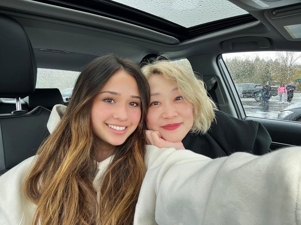 Lisa忙完演唱會就飛往美國跟四年不見的女兒碰面