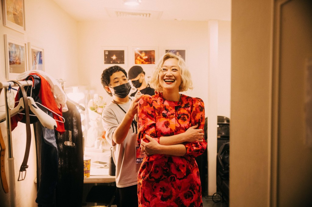 LIVE MV捕捉當天演唱會精彩幕後鏡頭