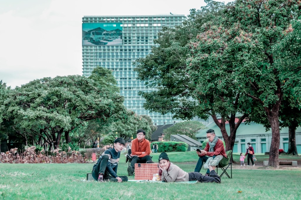 化身老派說書人 重新定義挫折