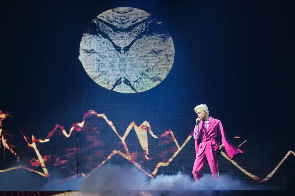 【Sony】Ozone子翔〈身騎白馬+孤勇者〉組曲音源未能發行 Live影片帶粉絲重溫