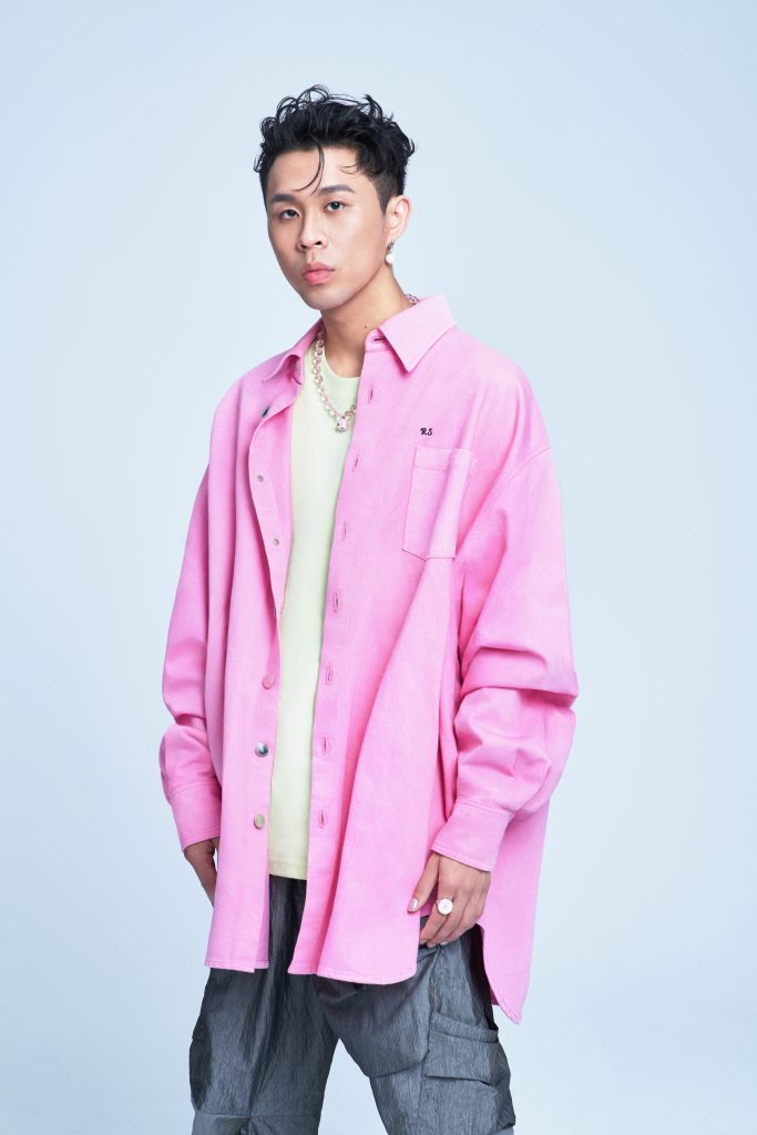 專輯收錄多達21首歌長達59分鐘 台上酷帥 台下暖男 音樂傳達理解與真誠 充滿溫暖力量