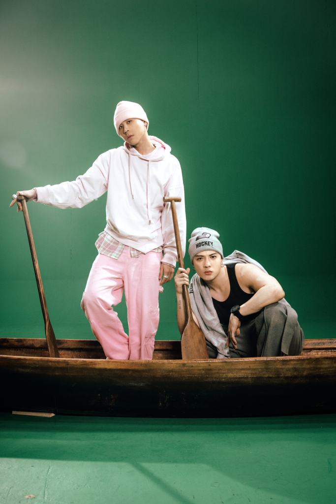 師兄弟合作 主打歌〈愛情的小船〉MV由J.Sheon執導 成專輯一大亮點 將於6/5上架