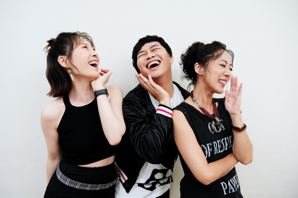 形象大解放！蔡亘晏、張詩盈大展歌藝，呈現少見的活潑動感表演