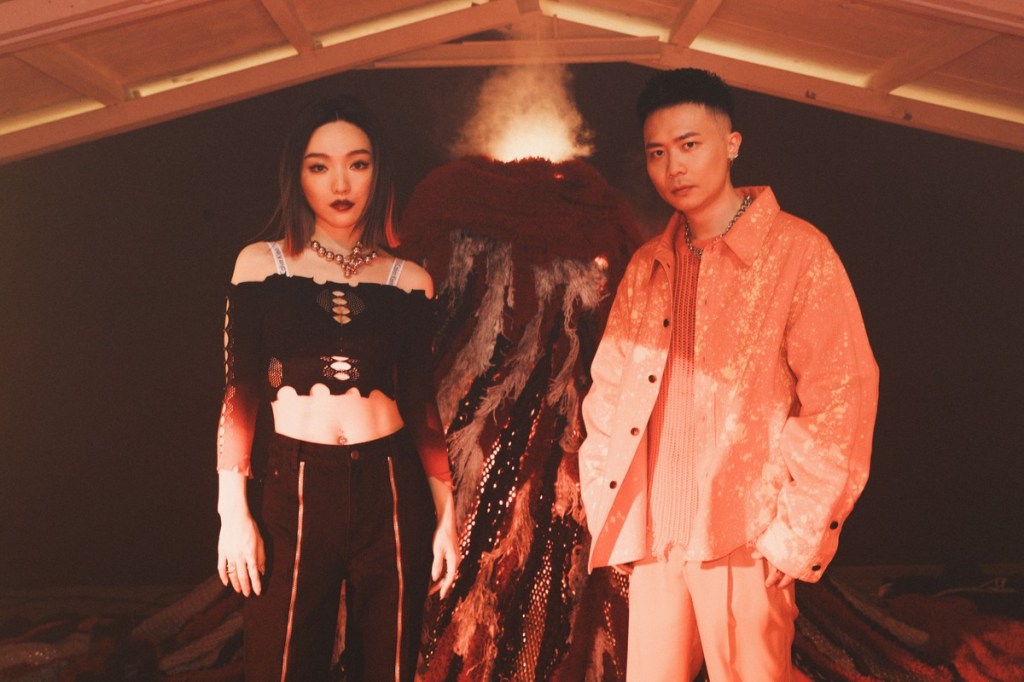 【HIM】閻奕格新專輯首波主打單曲〈自以為〉蕭秉治親自創作並在歌曲中搖滾合唱