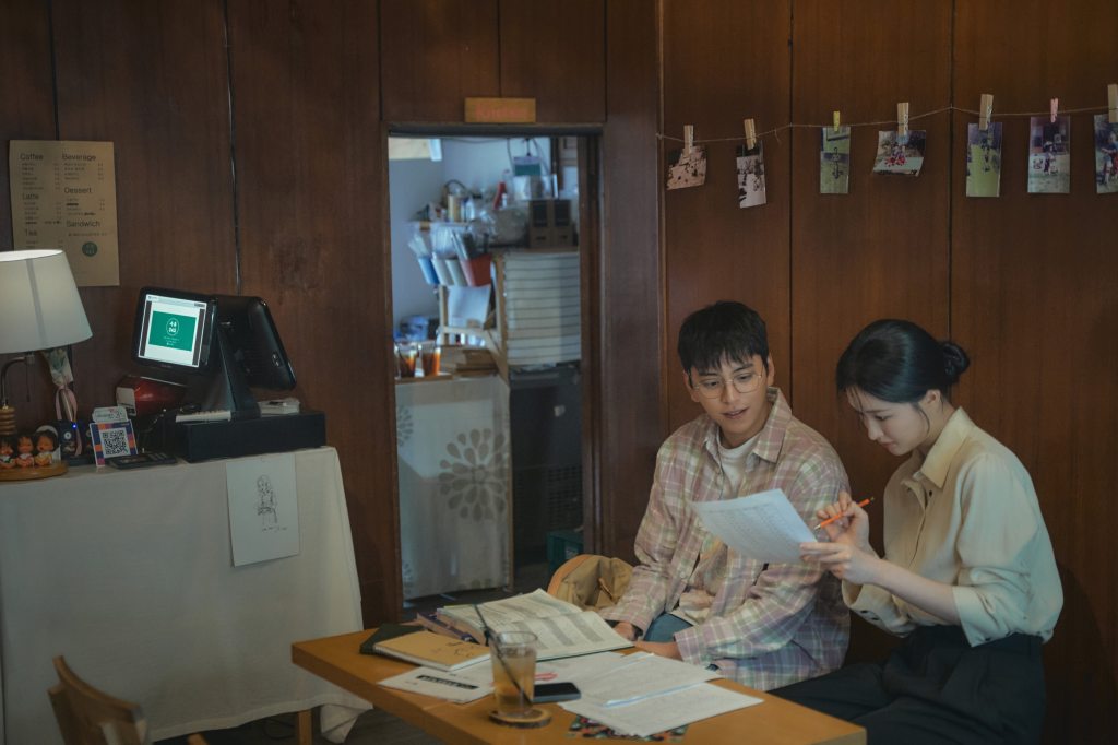 徐暐翔專輯主打〈我們到底算什麼〉MV