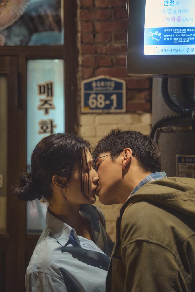 徐暐翔專輯主打〈我們到底算什麼〉MV