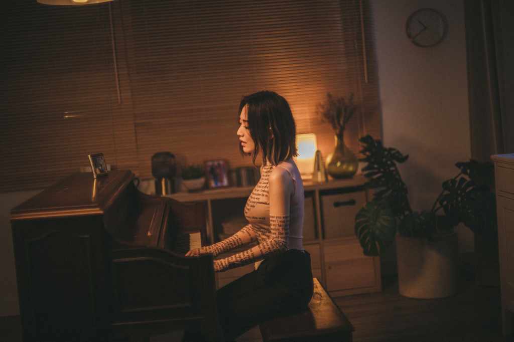 閻奕格〈One Last Try〉MV