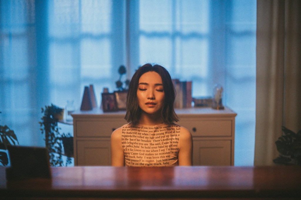 【HIM】閻奕格坦承面對內心的脆弱寫下〈One Last Try〉MV還原創作時的場景&nbsp;8/29正式上架