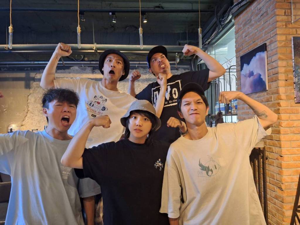 【NEWS】8/27登台北Legacy開唱！粗大Band為《難道我是一隻怪獸》專輯舉行「抓周儀式」