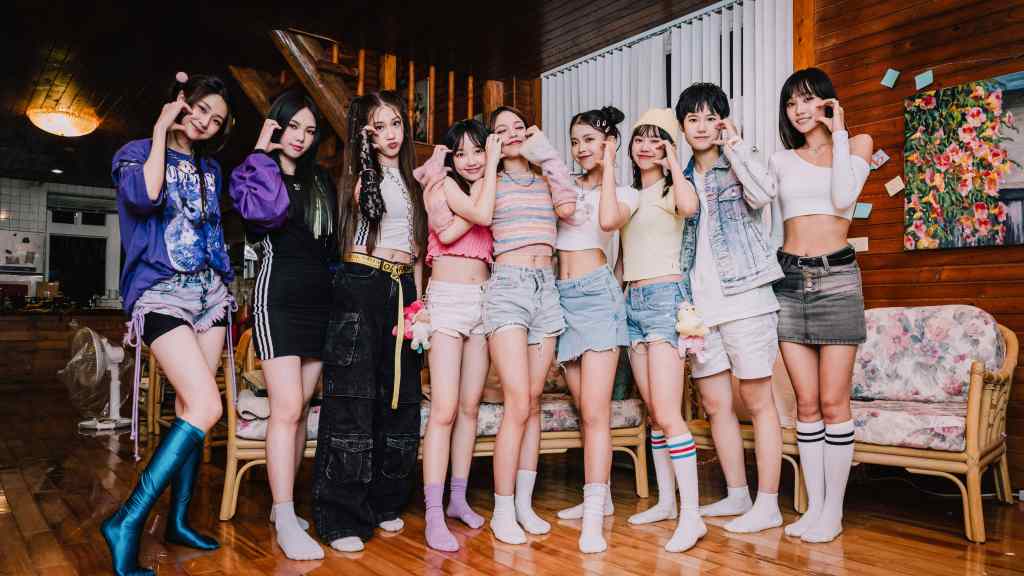 babyMINT（左起：呂熙妍、Vikky 韋喬薺、曹晶晶、栩栩、粼粼、張丞妘、陳品妡、陳言菱、林萩璇）