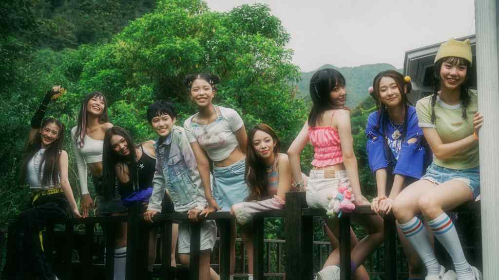 babyMINT（左起：曹晶晶、林萩璇、Vikky 韋喬薺、陳言菱、張丞妘、粼粼、栩栩、呂熙妍、陳品妡）