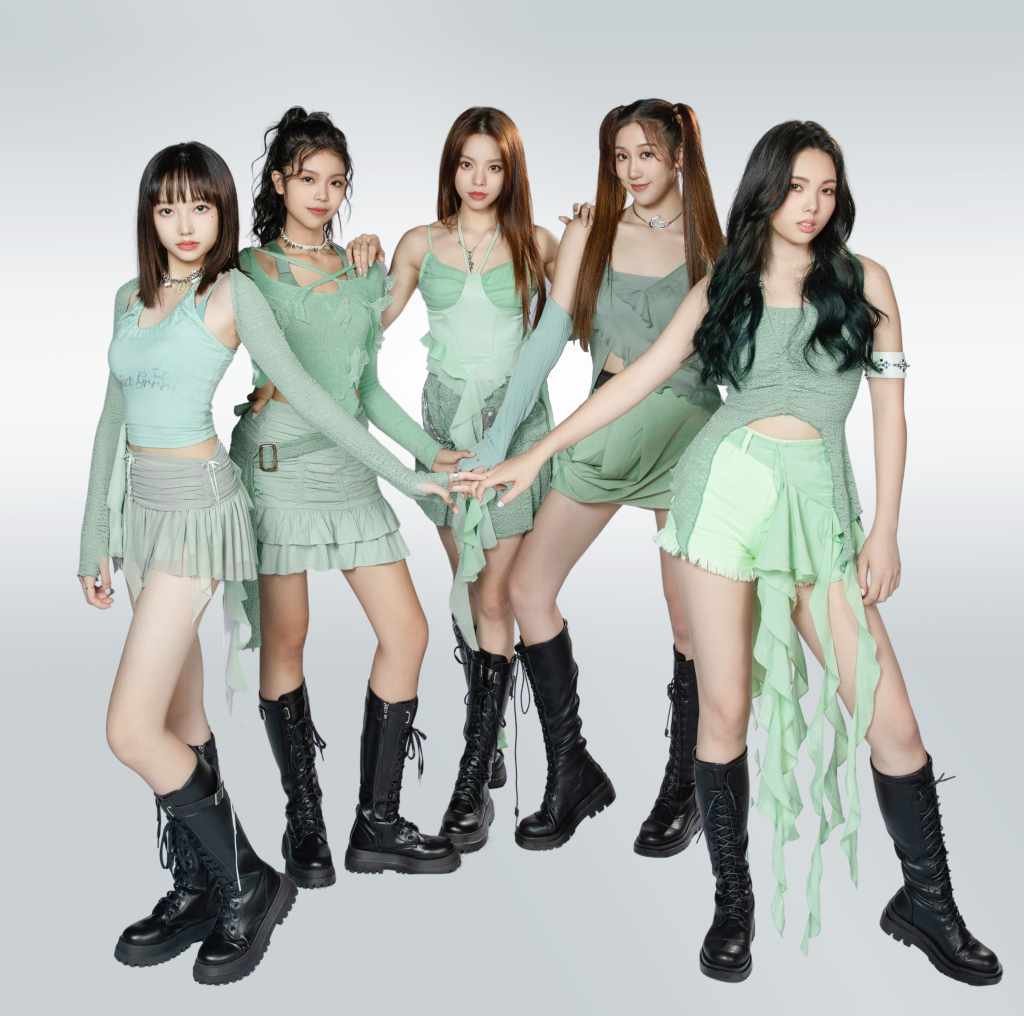 babyMINT（左起：栩栩、張丞妘、粼粼、曹晶晶、Vikky 韋喬薺）