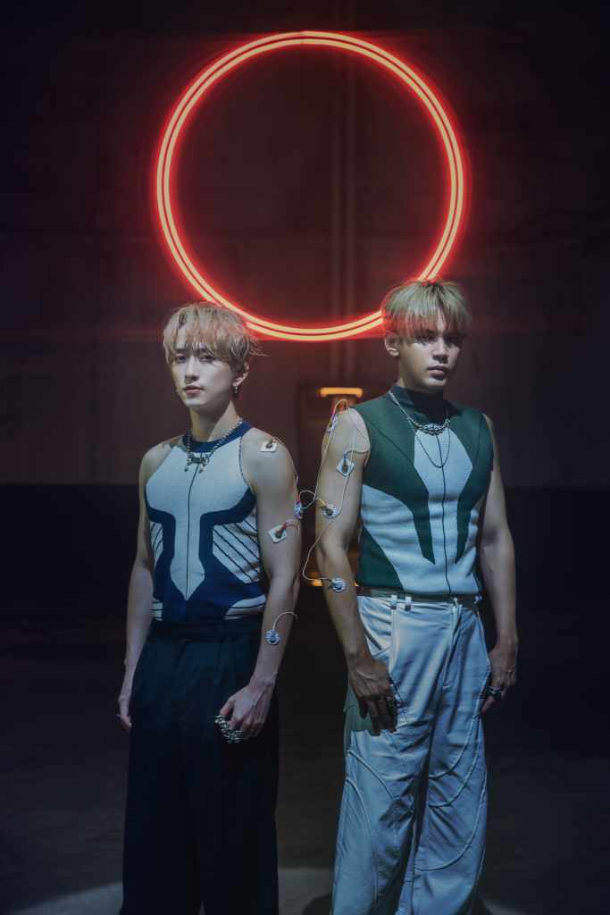 九澤CP〈愛在你身邊〉MV呈現科幻感