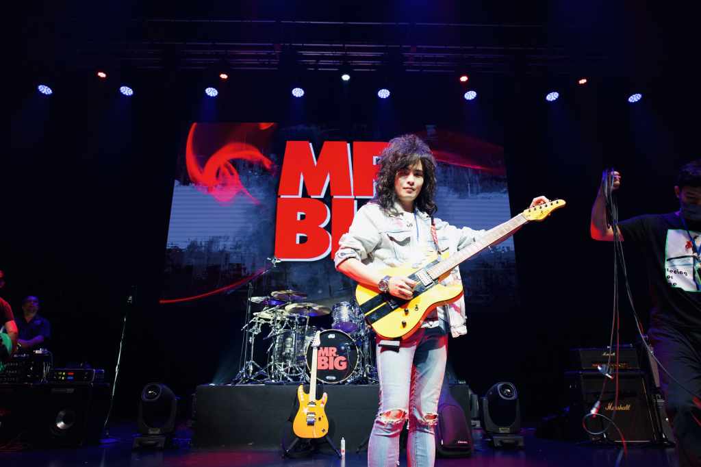 吳力勻Lee Q舞台展現高超吉他技巧