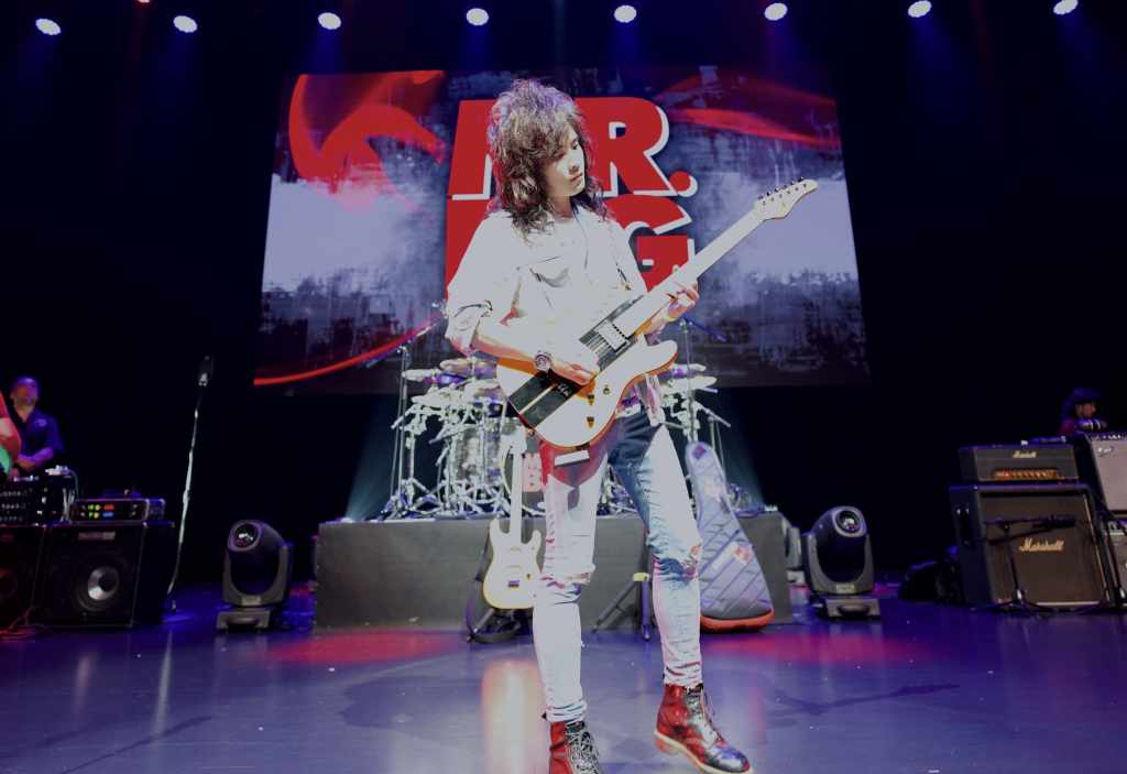 吳力勻Lee Q舞台演出架勢十足