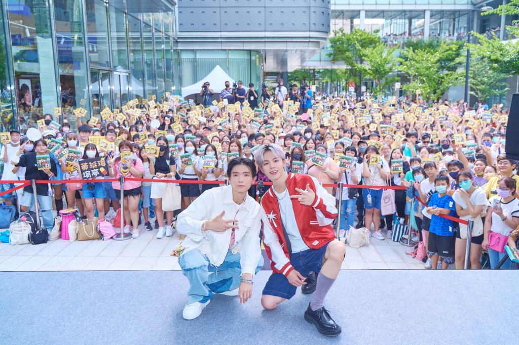 左：哲哲、右：瑋瑋