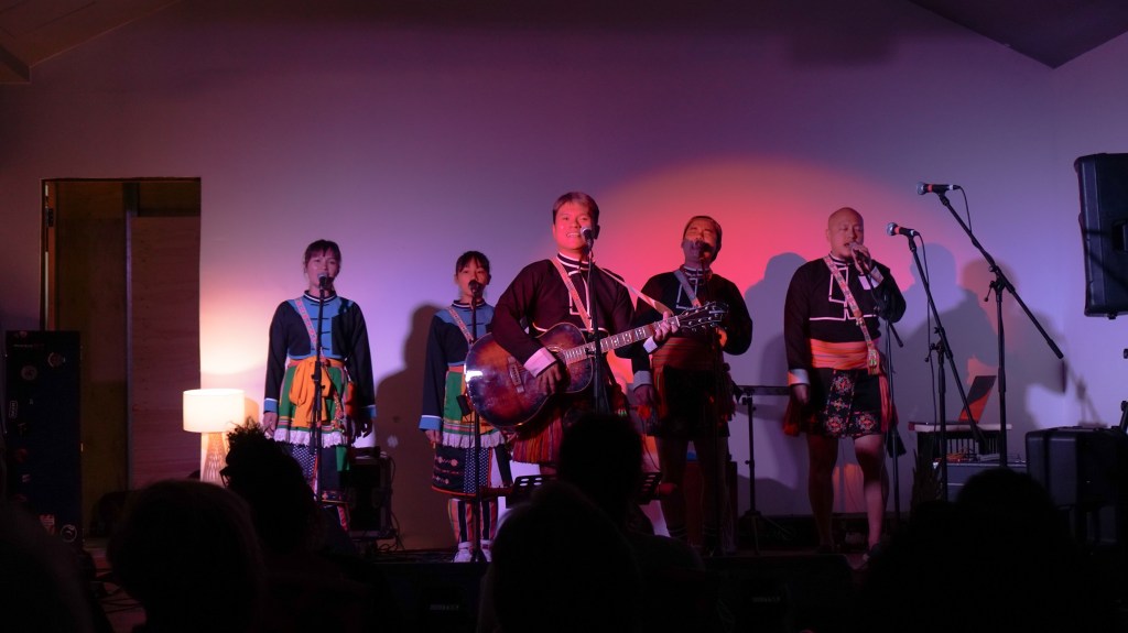 日前Suming帶著團隊飛到澳洲進行演出