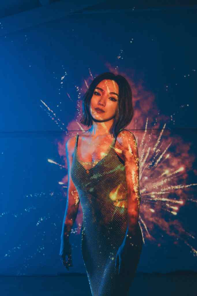 閻奕格〈花火〉MV