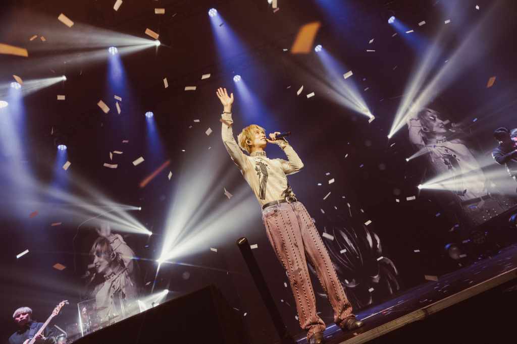 演唱會尾聲時,邱鋒澤呼籲歌迷「交戲」:「人7. 生就是一場戲,我們要裝出很傷感的樣子,我不一定再上來哦,大家要叫大聲一點!」鋒蜜們緊接狂嗌Encore