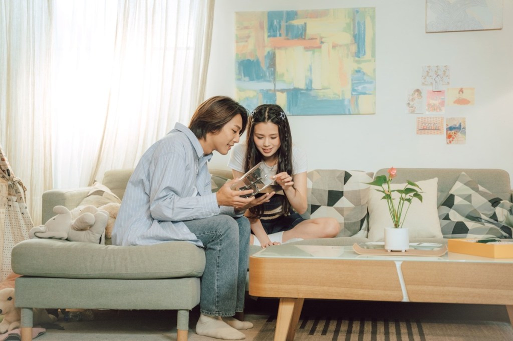 【Sony】陳勢安新單曲〈全世界我只想保護你〉延續〈不如我們〉心境 煥鈞與容容續演純愛故事MV