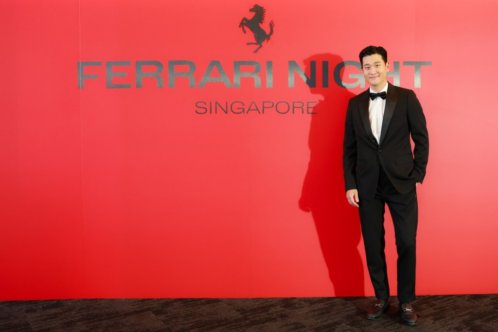 周興哲-新加坡法拉利1.星空飛騰提供jpg
