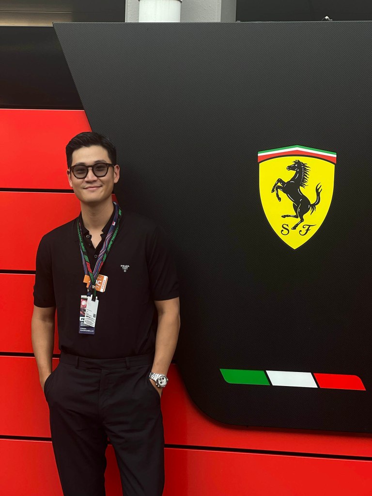周興哲-新加坡法拉利