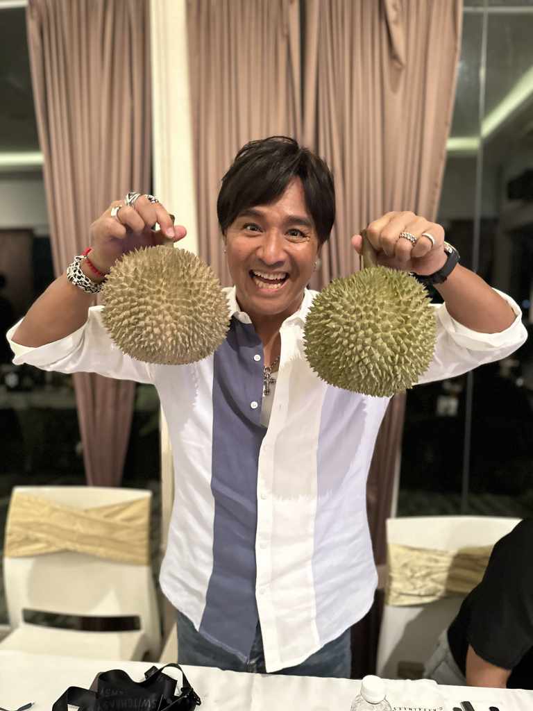 主辦單位在慶功宴上準備榴蓮動力火車 (照片提供:華研國際)