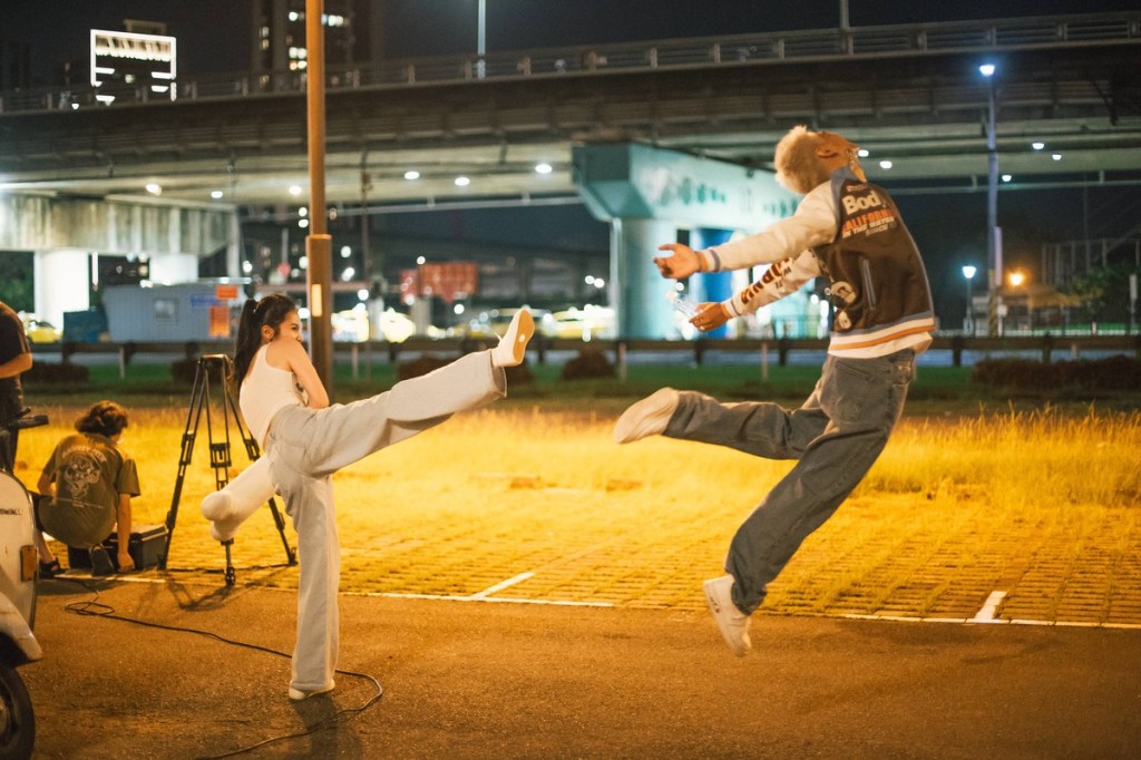 【HIM】黃祝賢儒推出全新單曲〈需要你〉變身犬系男孩守護愛情 MV與那祈復刻經典電影《我的野蠻女友》