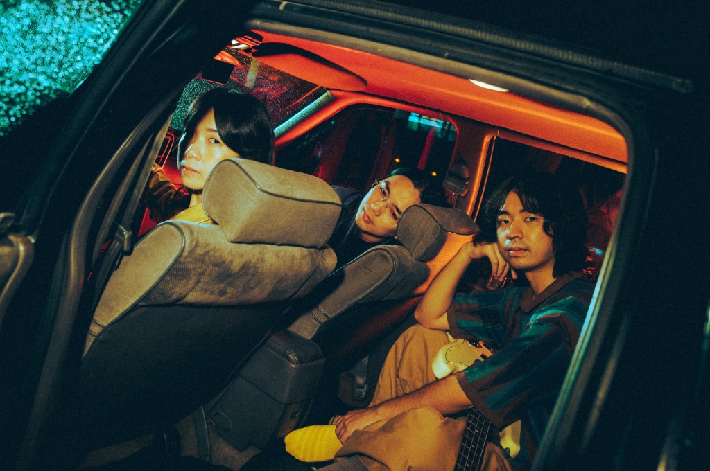 金曲樂團百合花新歌〈出來〉挑戰金屬樂風！