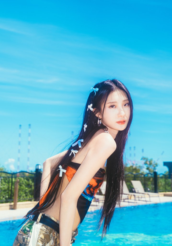 《女孩子就是要被捧在手心》MV陳華獨照