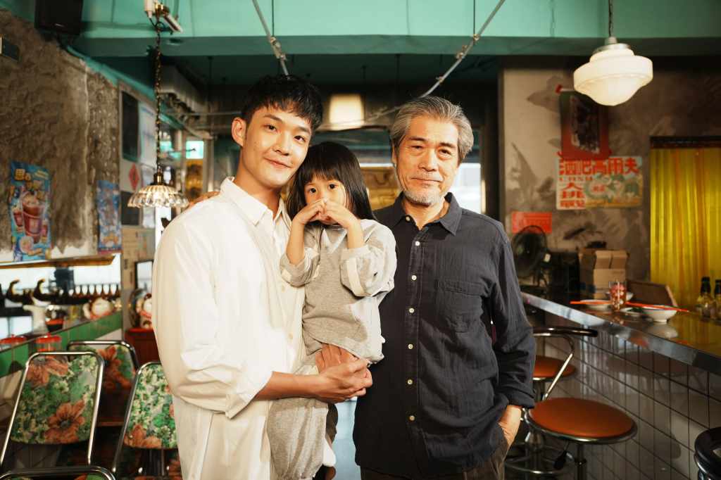 高胥崴與演員們合影