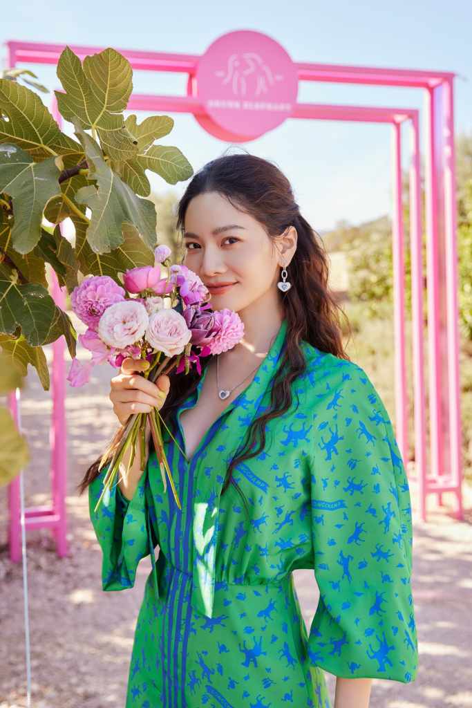 曾之喬赴希臘邊工作邊享受 (照片提供:華研國際)