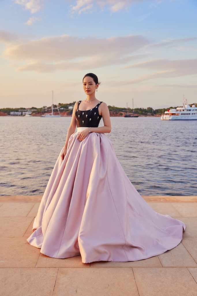 曾之喬赴希臘邊工作邊享受 (照片提供:華研國際)