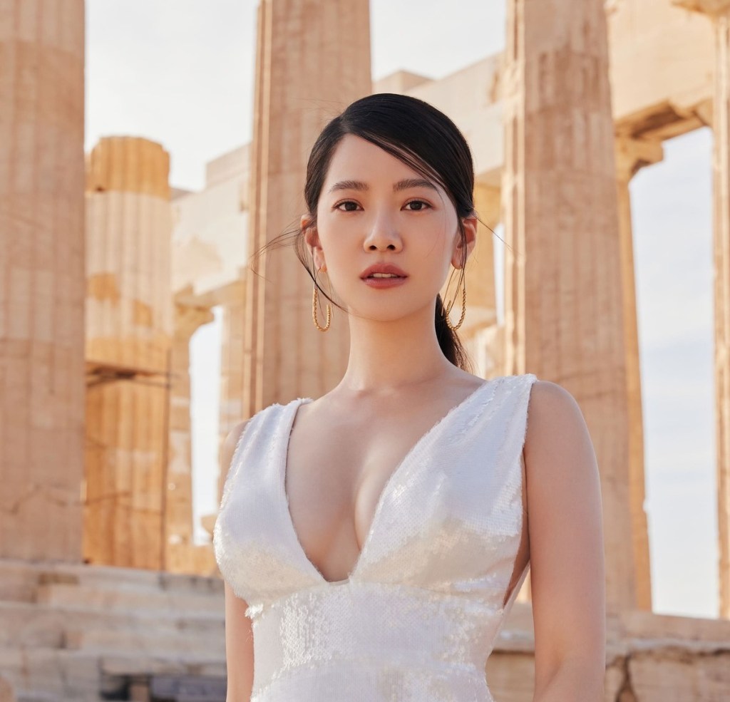 【HIM】曾之喬遠赴希臘拍攝品牌形象照 體驗道地的地中海式生活節奏 一邊工作一邊享受生活