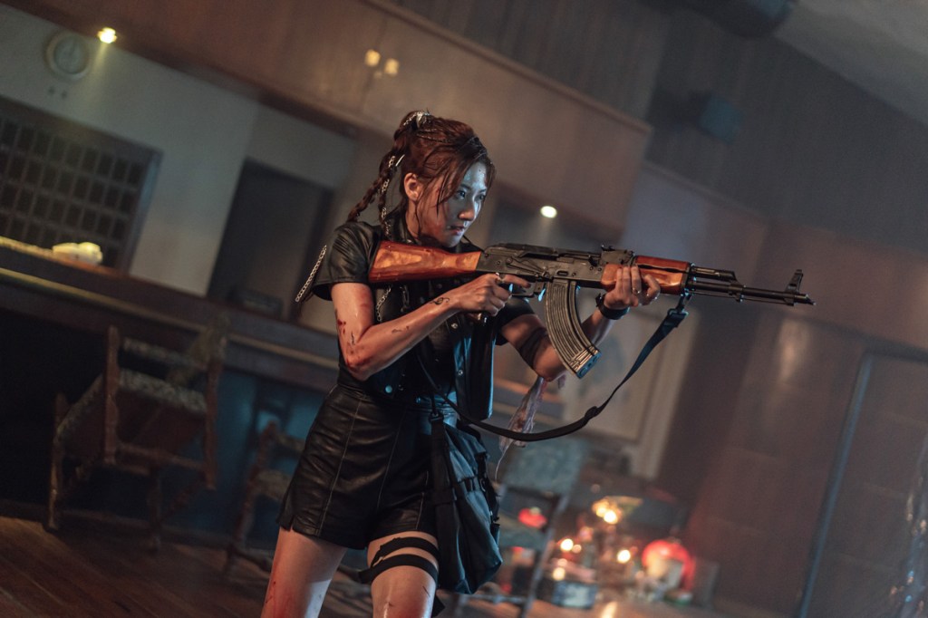 【NEWS】林逸欣釋出〈無聊的大人〉MV 金獎導演胡瑞財打造世界末日喪屍片 並請到吳以涵助攻