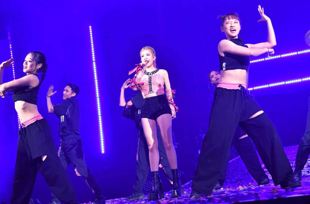 徐懷鈺在小巨蛋演唱會安可時驚喜首唱動感新歌〈達爾文步伐〉