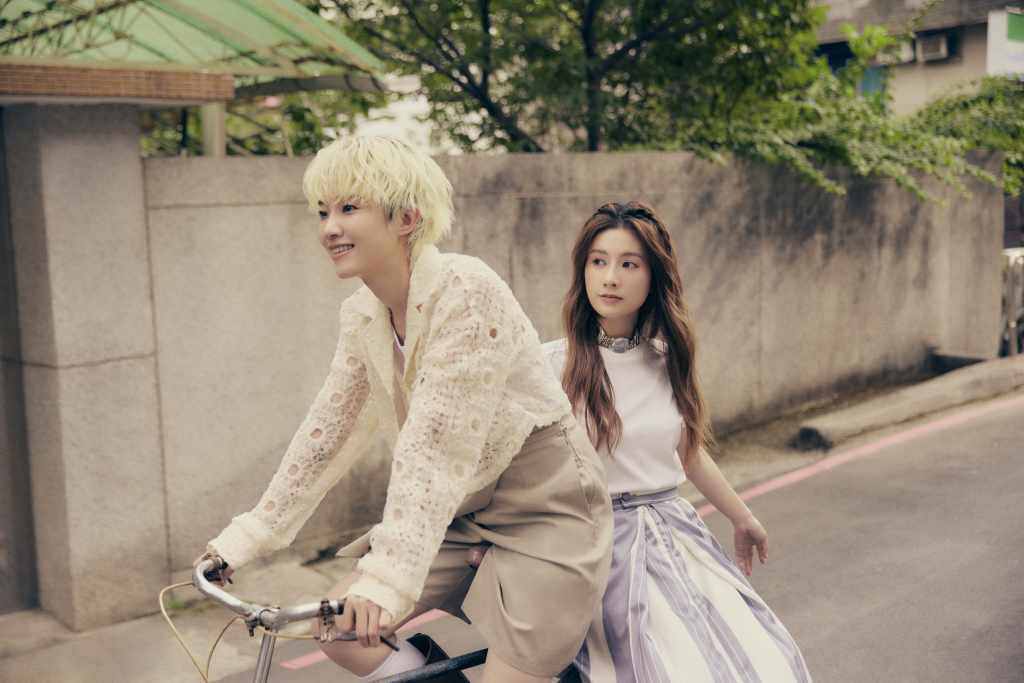 晨悠（左：惟晨、右：以悠）