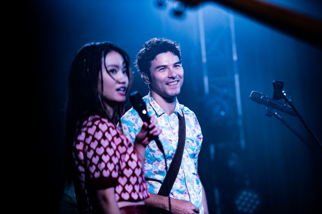 鳳小岳擔任嘉賓猛放電，團員笑稱「心臟露一拍」