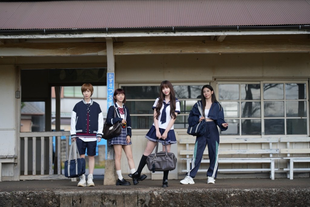 「BOOM！怪物星人」換上制服造型呈現青春氣息